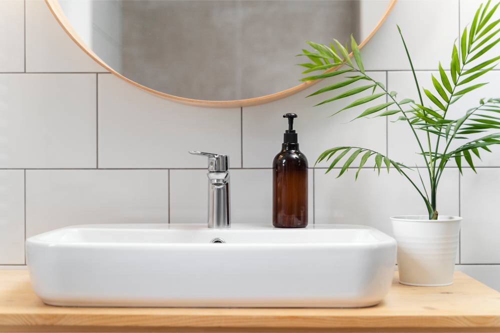 5 Ideas para decorar el baño con estilo 3 ideas para decorar el baño con plantas naturales en estanterías de madera